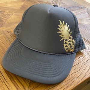 Cute Hawaii Grey Gold Pineapple Trucker Hat